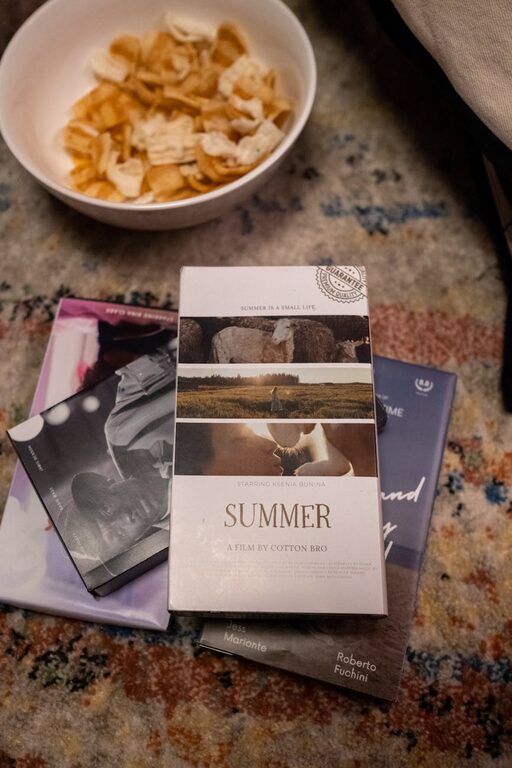 Jak zorganizować przytulny wieczór filmowy w domu – praktyczne porady